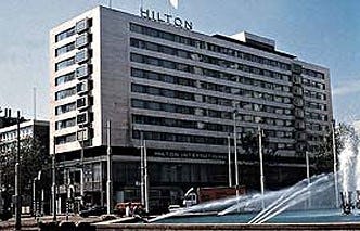 Betonplaten kletteren van Hilton Rotterdam