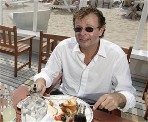 Chris Luken boos op curator failliet hotel