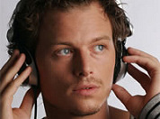 Dj mixt voor Robbie Williams