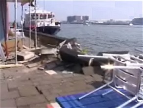 Cruiseschip ramt Italiaans restaurant