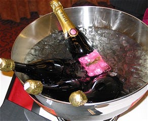 Verkoop champagne in Nederland spuit omhoog