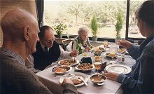 Bezoeker wil mee-eten met cliënt