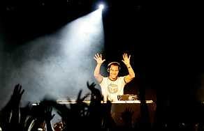 Vier miljard tv-kijkers luisteren naar DJ Tiësto