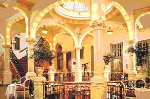 Hotel Des Indes dicht