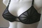 Marlies Dekkers bouwt winkelnet uit