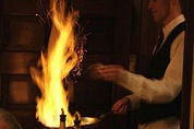 Ober flambeert gast