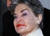 Omstreden hoteleigenaresse overleden