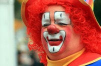 Clown vernielt loempiawagen