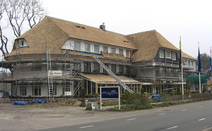 Hotel Mallejan krijgt rieten kap terug