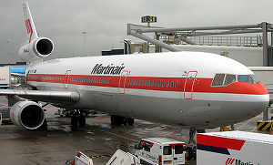 Martinair besteedt facilitaire dienst uit