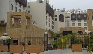 Hotel moet ambassadepersoneel beveiligen