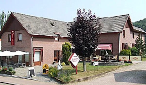 Oud-profrenner Nijdam koopt hotel