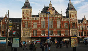 Italiaans en Aziatisch eten in stations