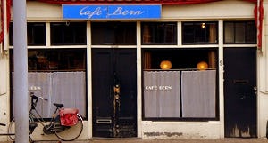 Café Bern in Amsterdam niet oranje
