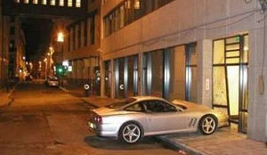 Hotelportier rijdt peperdure Ferrari in puin