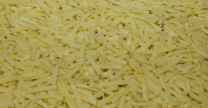 Friet ligt bezaaid op snelweg