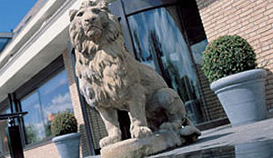 Boete Van der Valk om illegale kamermeisjes