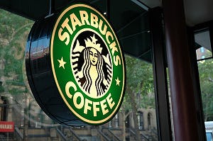 Reorganisatie zet Starbucks op verlies