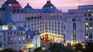 Hilton zegt weekblad op na verslag inval