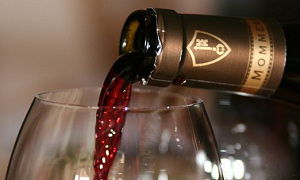 Nederland trekt wijninitiatief naar zich toe