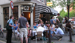 'Staand biertje drinken op terras moet kunnen