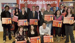 McDonald's reikt McStudiebeurs uit aan medewerkers