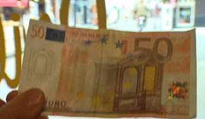 Cafés dupe van valse eurobiljetten