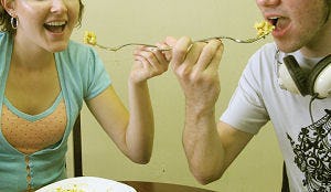 Celstraf voor eten uit bord vriendin