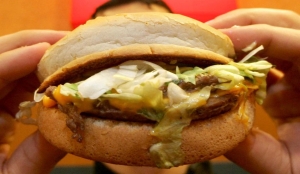 Junkfood eten en toch afvallen