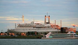 Intensief overleg hotelboot SS Rotterdam