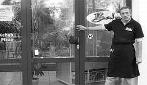 Pizzabaas ten einde raad door bedreiging