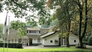 Het Koetshuis wil kleinschalig hotel