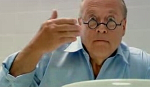 Loden Leeuw in vitrine restaurant Le Garage