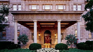 Obama verruilt hotel voor Witte Huis