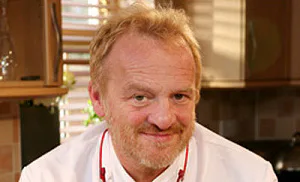 Tv-kok Worrall sluit vier restaurants