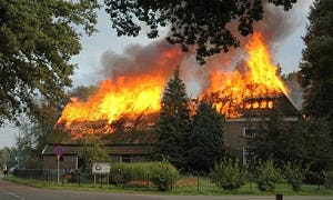 Afgebrand hotel start actie op Hyves