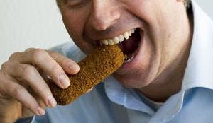 Snacks en frites bevatten minder fout vet