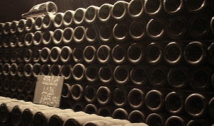 Zakelijk Nederland schenkt minder champagne