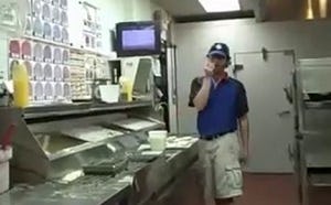 Pizzaviespeuken ontslagen na ranzige video