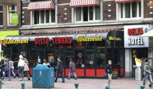 Amsterdam sluit hotels en restaurant op Damrak