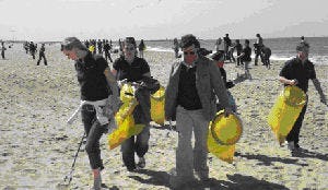 Accor maakt strand Scheveningen schoon