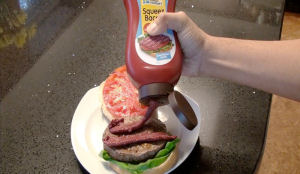 Bacon uit een fles blijkt grap