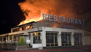 Wegrestaurant De Geffense Barrière door brand verwoest
