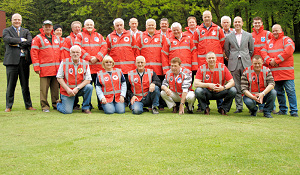 Bierbrouwer kleedt voetbalstewards aan