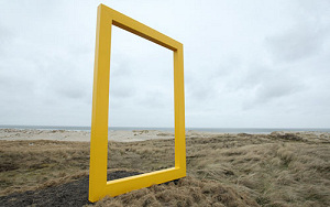 Logo McDonald's op geel frame Terschelling