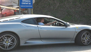 Ramsay voorkomt faillissement door verkoop Ferrari