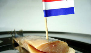 Eerste vaatje haring onder de hamer