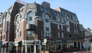 Eten op dak van Mercure Hotel Tilburg