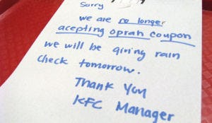 KFC aangeklaagd vanwege weggeefactie