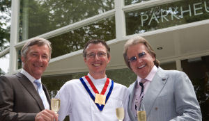 Meesterkok toegezongen door Lee Towers